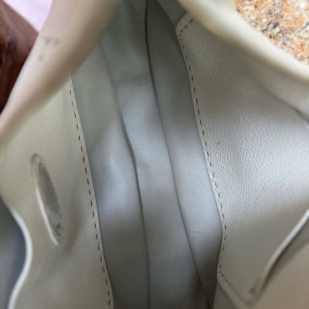 Elegant FENDI White Leather Hobo Bag - Picture 5 of 5